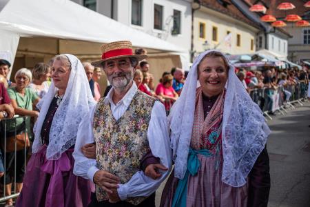 Izjemen obisk zaznamoval 50. Dneve narodnih noš in oblačilne dediščine v Kamniku (Blaž T. Muc)  (72)